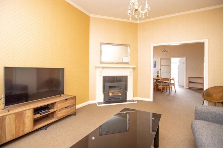 Photo of property in 402 Featherston Street, Palmerston North, 4414