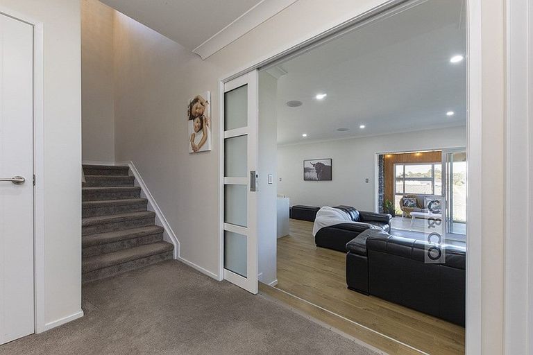 Photo of property in 2 Tauwaka Crescent, Riverhead, 0820