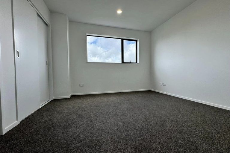 Photo of property in 250b Great North Road, Henderson, Auckland, 0612