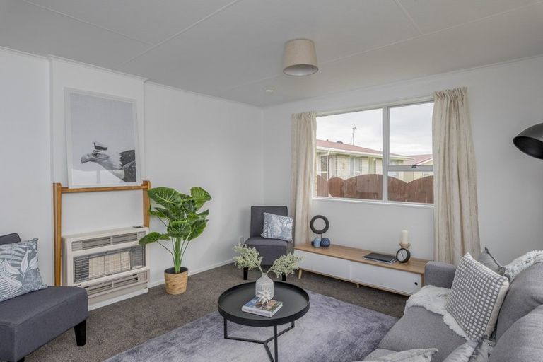 Photo of property in 42 Hinemoa Street, Levin, 5510