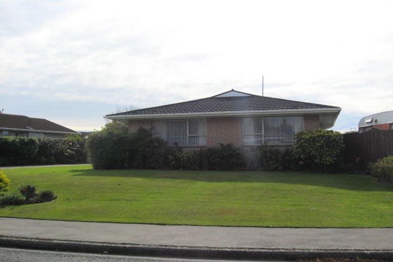 Photo of property in 22 Bucknell Street, Sockburn, Christchurch, 8042