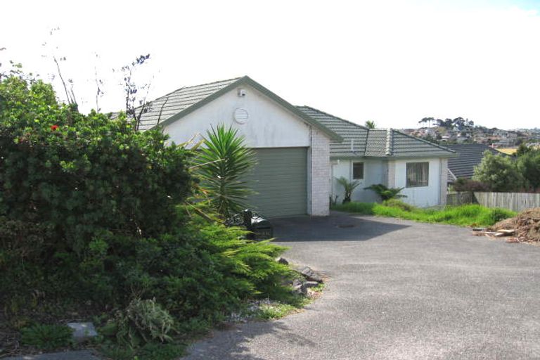 Photo of property in 10 Jacanas Place, Unsworth Heights, Auckland, 0632