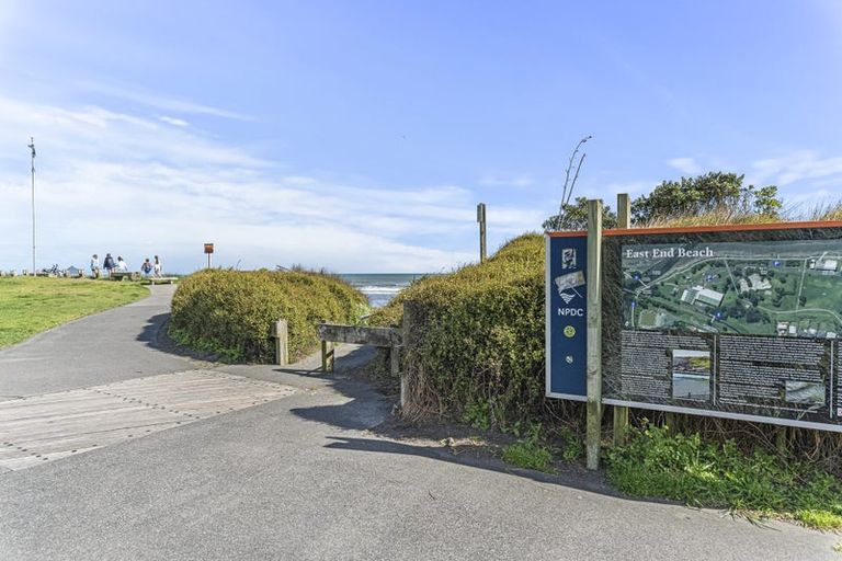 Photo of property in 15 Mclean Street, Strandon, New Plymouth, 4312