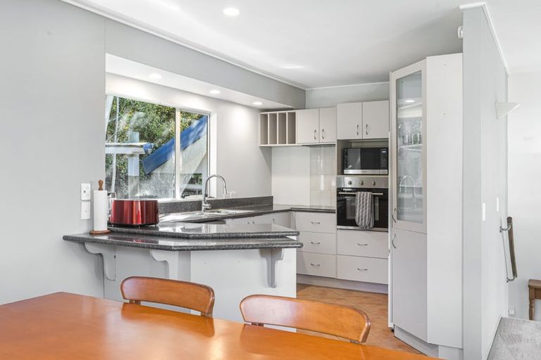 Photo of property in 8 Jean Place, Stanmore Bay, Whangaparaoa, 0932