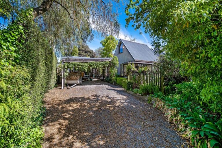 Photo of property in 11 Dunrobin Place, Avonhead, Christchurch, 8042