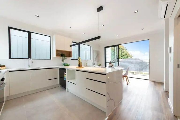 Photo of property in 3/31 Hill Crescent, New Lynn, Auckland, 0600