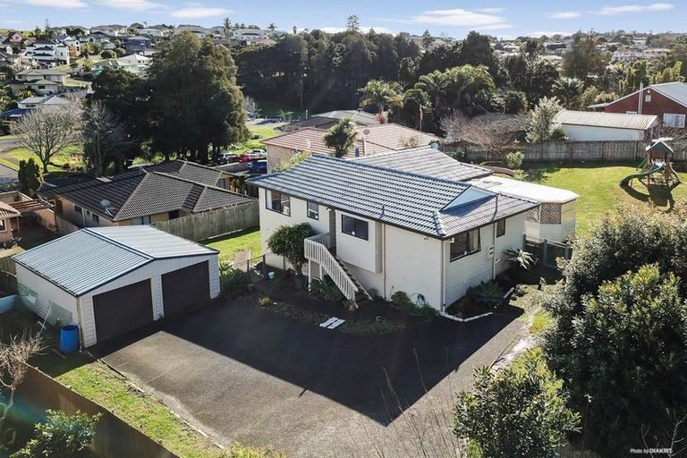 Photo of property in 57c Everglade Drive, Goodwood Heights, Auckland, 2105