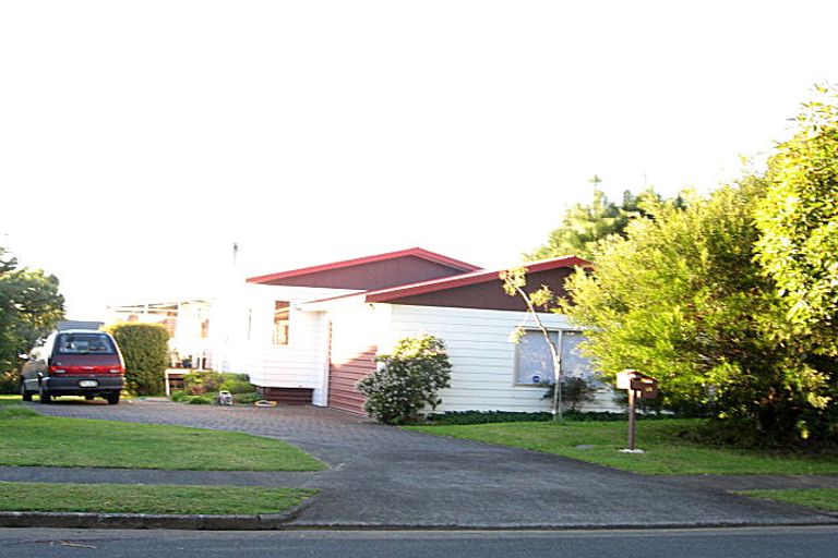 Photo of property in 13 Hadley Wood Drive, Wattle Downs, Auckland, 2103