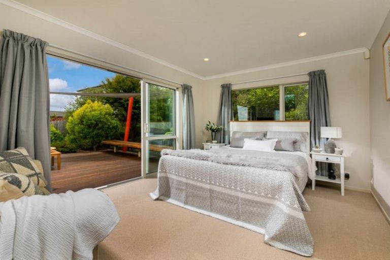 Photo of property in 84 Kittiwake Drive, Schnapper Rock, Auckland, 0632