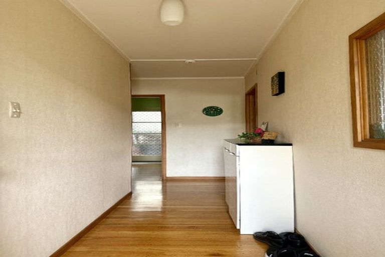 Photo of property in 1/62 Vera Road, Te Atatu South, Auckland, 0610