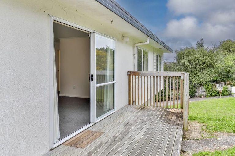 Photo of property in 2/28 Witheford Drive, Bayview, Auckland, 0629