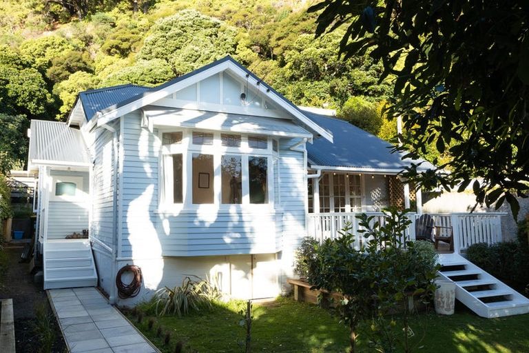 Photo of property in 265 Muritai Road, Eastbourne, Lower Hutt, 5013