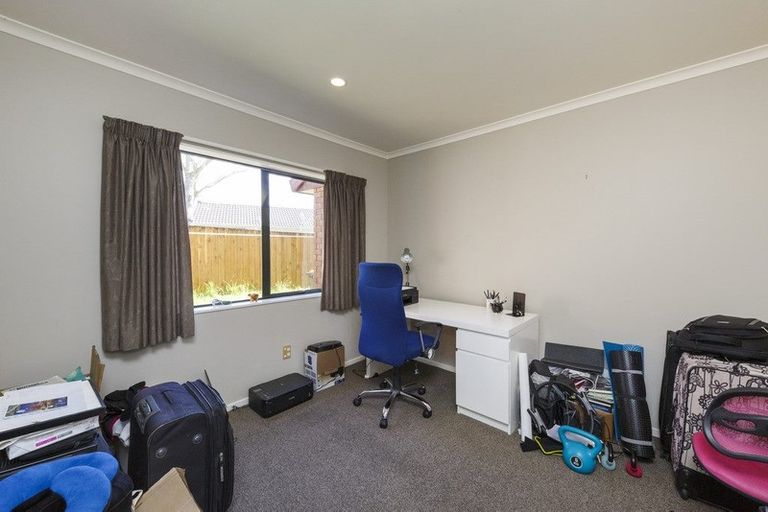 Photo of property in 23 Greenwood Place, Fitzherbert, Palmerston North, 4410