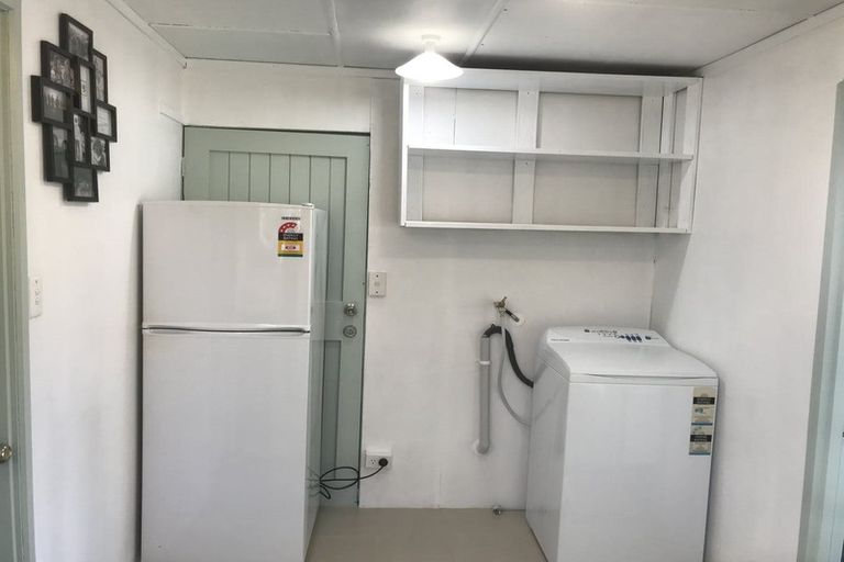 Photo of property in 16 Tiki Street, New Lynn, Auckland, 0600