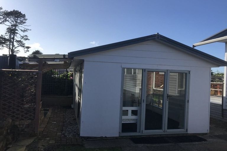 Photo of property in 16 Tiki Street, New Lynn, Auckland, 0600