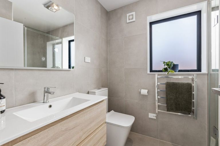 Photo of property in 133b Lancaster Road, Beach Haven, Auckland, 0626