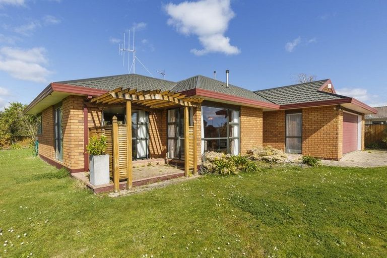 Photo of property in 23 Greenwood Place, Fitzherbert, Palmerston North, 4410