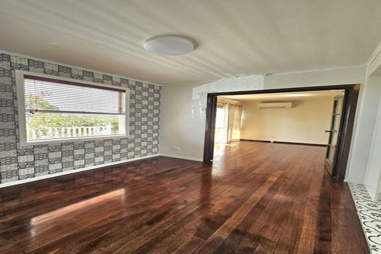 Photo of property in 27 Exminster Street, Blockhouse Bay, Auckland, 0600