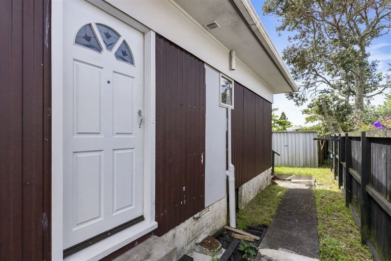 Photo of property in 3/94 Chivalry Road, Glenfield, Auckland, 0629
