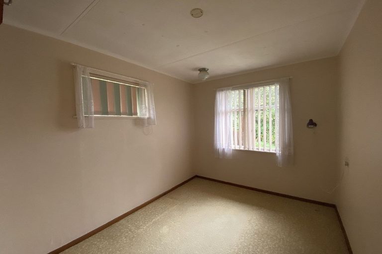 Photo of property in 75 Mould Street, Waitara, 4320