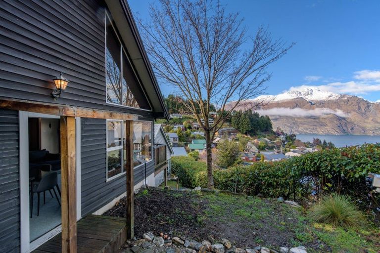 Photo of property in 21 Watts Road, Fernhill, Queenstown, 9300