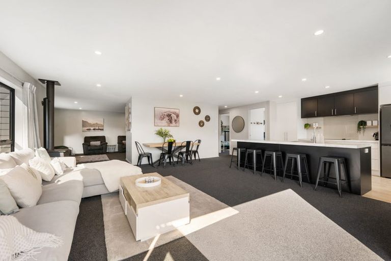 Photo of property in 71 Stratford Drive, Mount Pisa, Cromwell, 9383