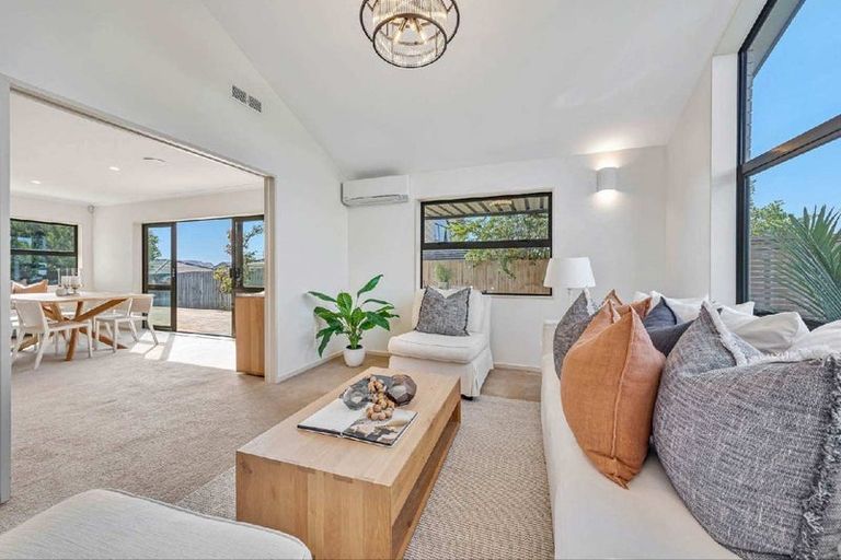 Photo of property in 10 Bonny Crescent, Massey, Auckland, 0614