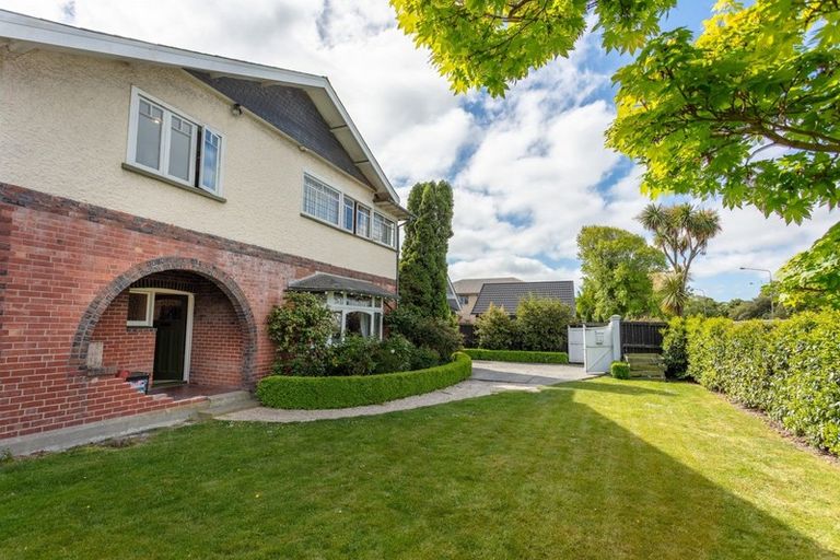 Photo of property in 23 Straven Road, Riccarton, Christchurch, 8011