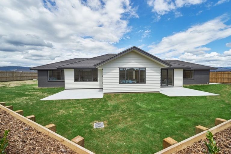 Photo of property in 115 Johnstone Drive, Fitzherbert, Palmerston North, 4410
