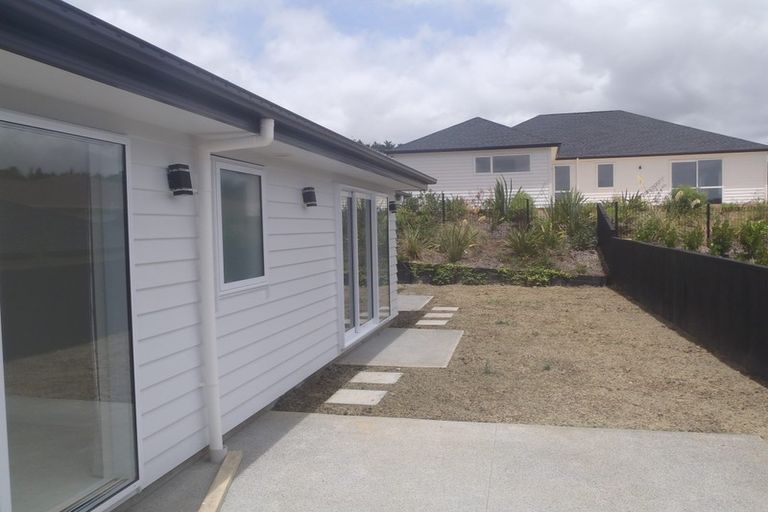 Photo of property in 21 Eastview Crescent, Stanmore Bay, Whangaparaoa, 0932