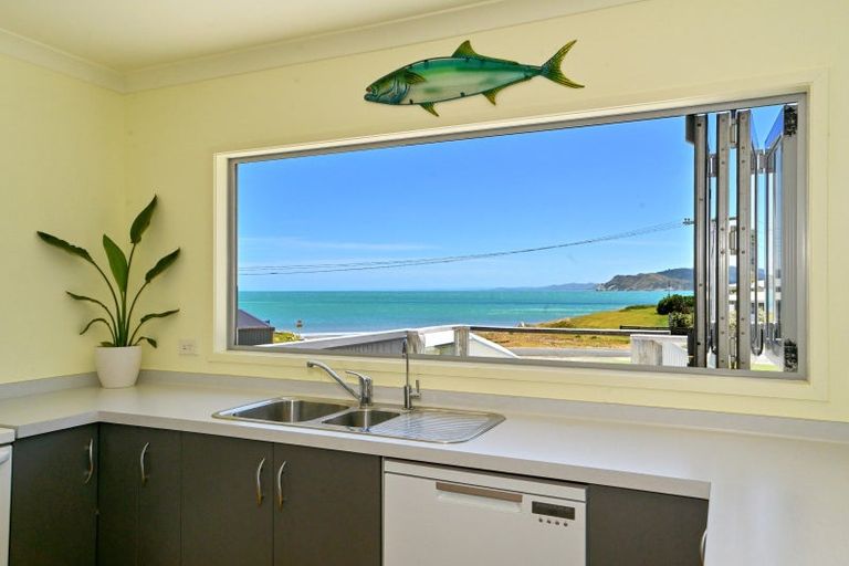 Photo of property in 6 Argyle Street, Mahia, 4198