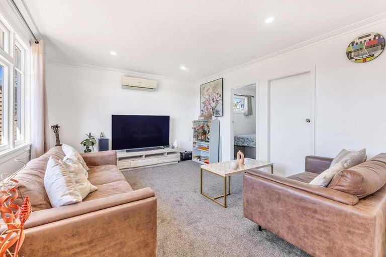 Photo of property in 16 Alberta Road, Glen Avon, New Plymouth, 4312