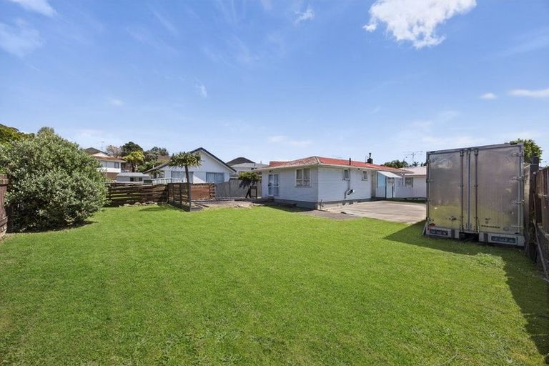 Photo of property in 2/47 Larne Avenue, Pakuranga Heights, Auckland, 2010