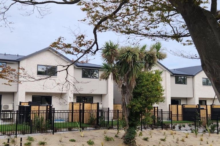 Photo of property in 4/2 Matata Place, Dallington, Christchurch, 8061