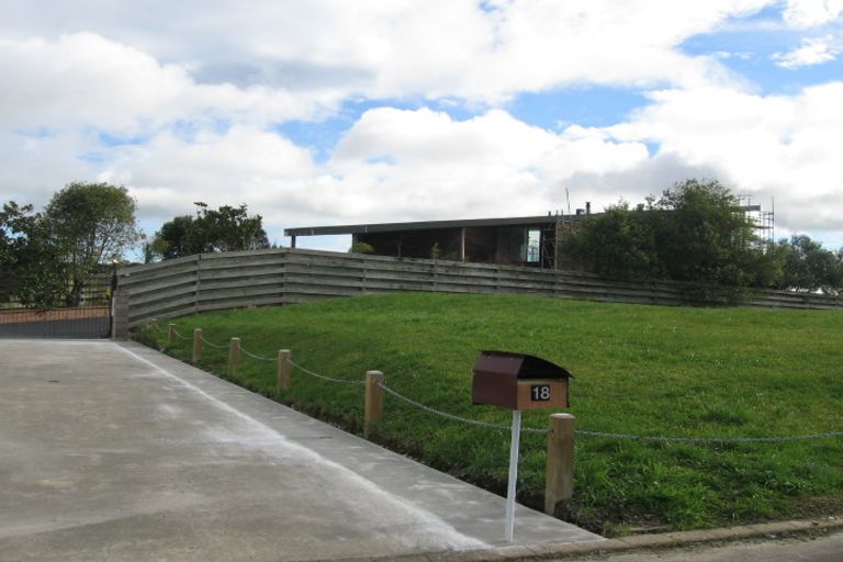 Photo of property in 18 The Strand, Fitzherbert, Palmerston North, 4410