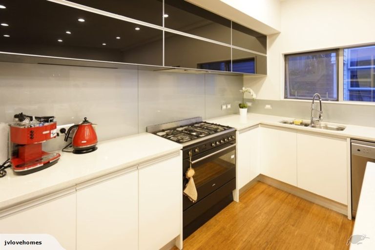 Photo of property in 10 Bayside Drive, Browns Bay, Auckland, 0630