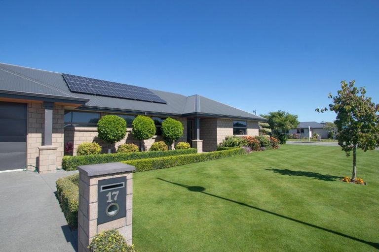 Photo of property in 17 Whiteoak Grove, Tinwald, Ashburton, 7700