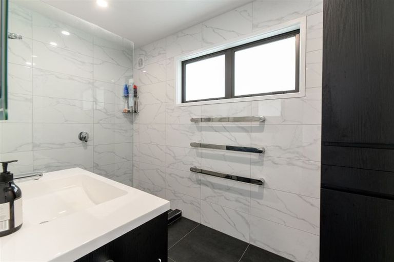 Photo of property in 207 Te Atatu Road, Te Atatu South, Auckland, 0610