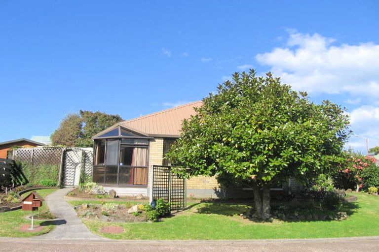 Photo of property in 105 Everitt Crescent, Whangamata, 3620