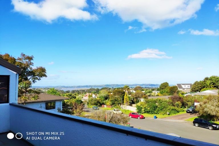 Photo of property in 10 Forsythe Place, Massey, Auckland, 0614