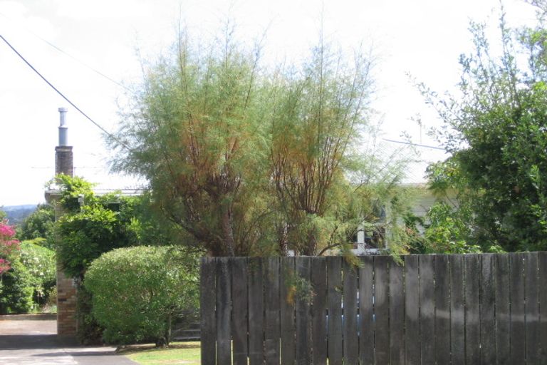 Photo of property in 27 Dakota Avenue, Beach Haven, Auckland, 0626