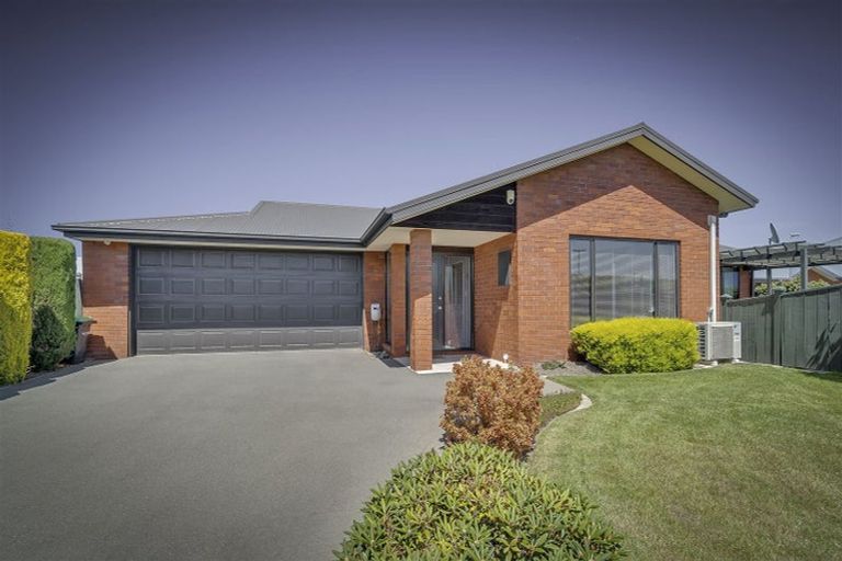 Photo of property in 12 Highwood Lane, Burnside, Christchurch, 8053