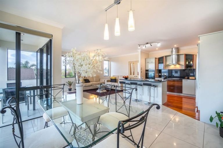 Photo of property in 34a Seaview Road, Castor Bay, Auckland, 0620