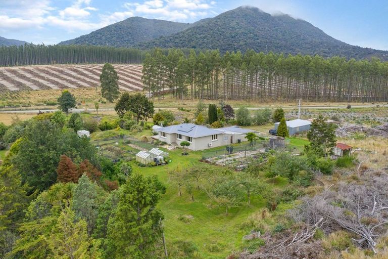 Photo of property in 2057 Tahakopa Valley Road, Tahakopa, Owaka, 9586