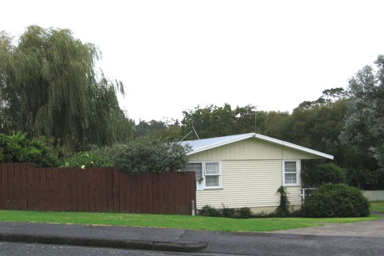 Photo of property in 6 Lucinda Place, Glen Eden, Auckland, 0602