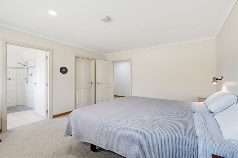 Photo of property in 25 Barraud Place, Pukehangi, Rotorua, 3015