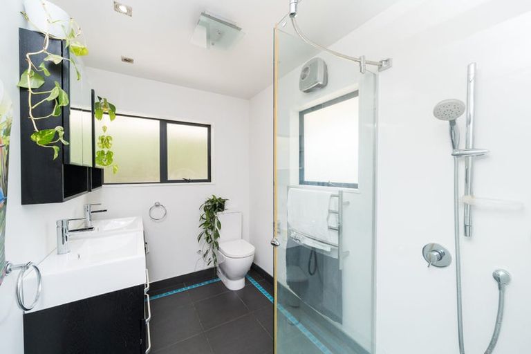 Photo of property in 49 Schnell Drive, Kelvin Grove, Palmerston North, 4414