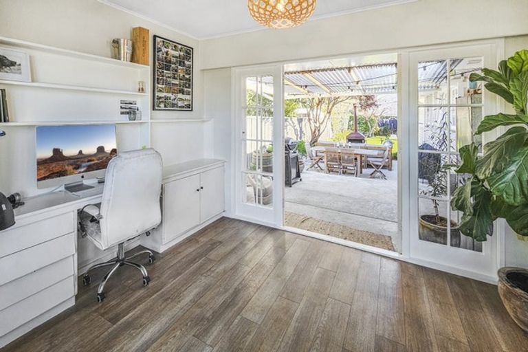 Photo of property in 8 James Cook Street, Havelock North, 4130