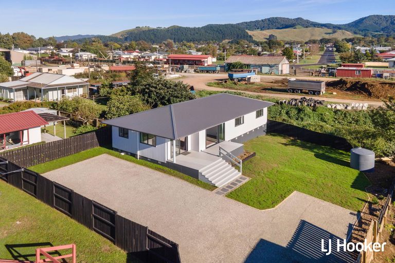 Photo of property in 46 Roberts Street, Tawa, Wellington, 5028