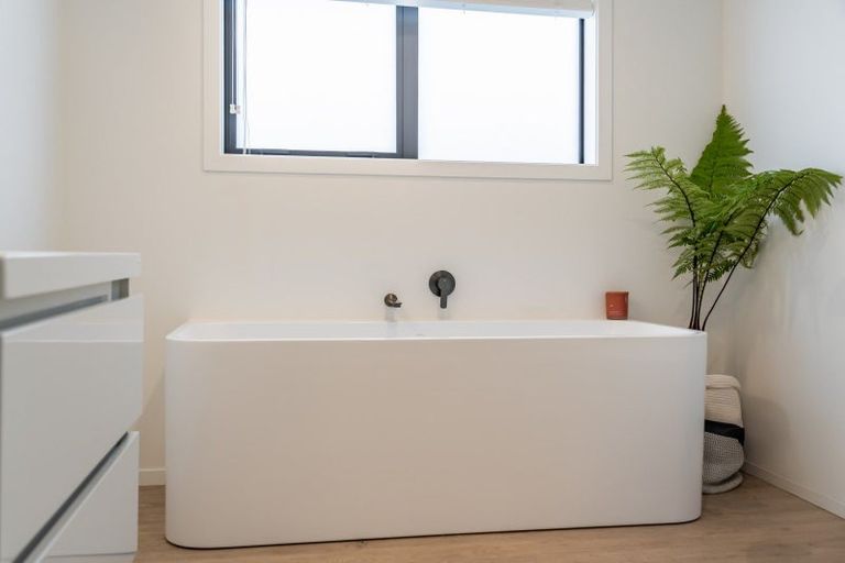 Photo of property in 3 Thornbury Lane, Timberlea, Upper Hutt, 5018